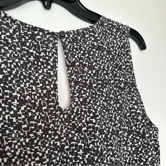 GAP Womens Sleeveless Geo Print Blouse - Picture 12 of 13